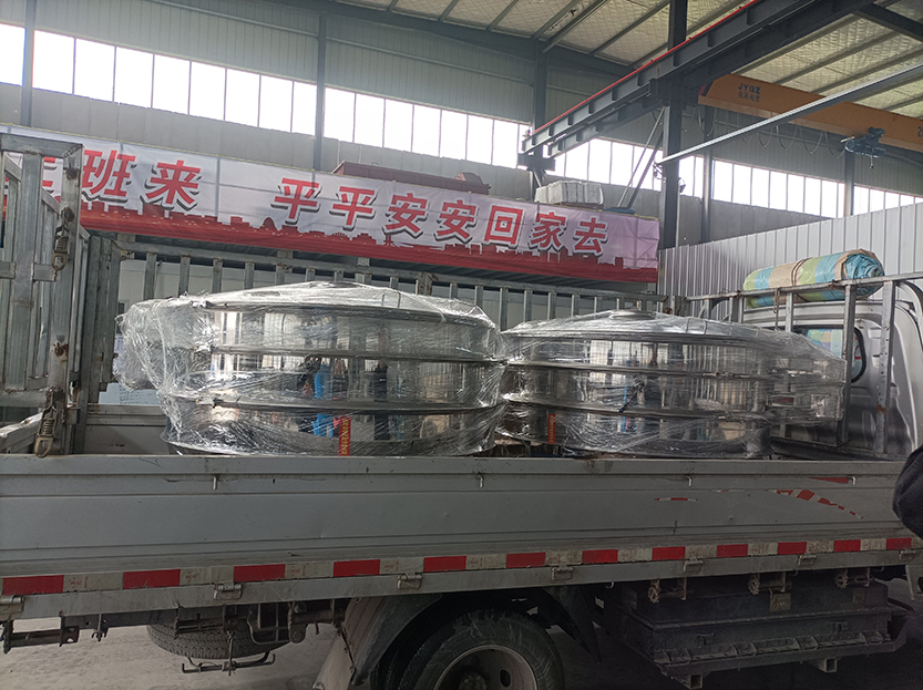 2臺1500型超聲波旋振篩專車發貨