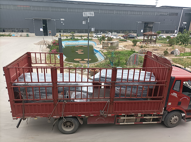 客戶定制2臺直線振動篩、振動給料機(jī)發(fā)貨