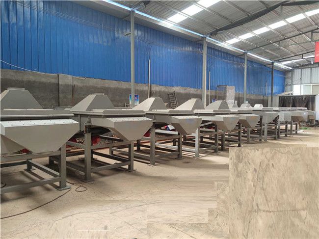 多臺(tái)直線振動(dòng)篩，脫水篩，緊張有序加工生產(chǎn)中