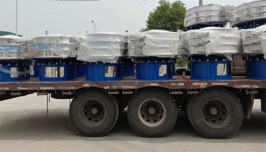 福建某公司訂購的康振機械振動篩30臺用于化工行業,于昨天由專車發出,預計三天后到達,請注意查收,