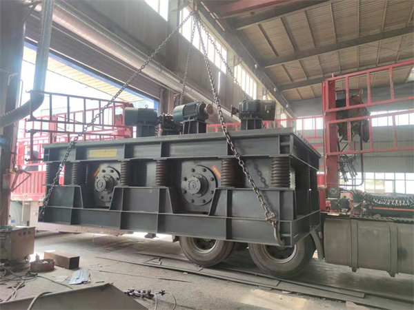 廣東的譚經理訂購的康振機械振動篩于昨天由德邦物流發出,