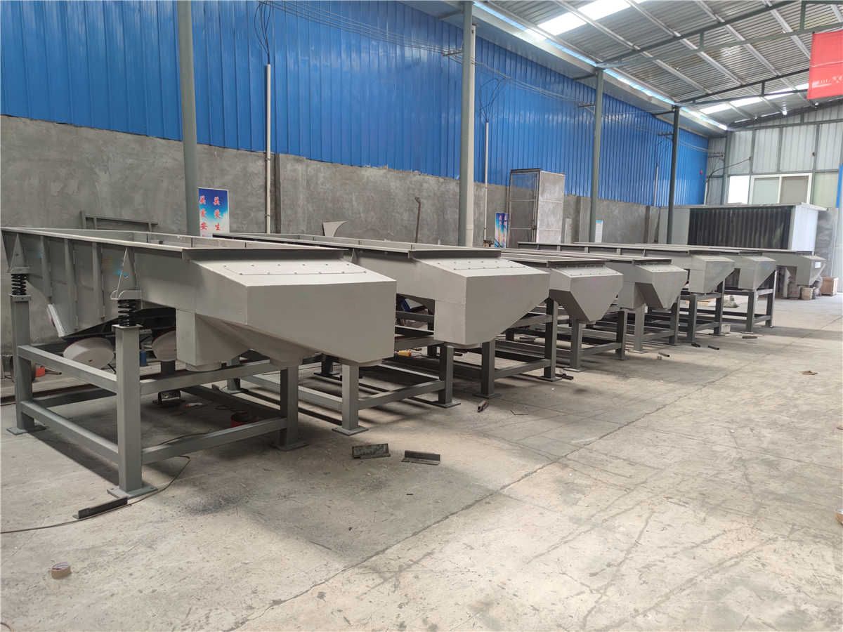 七臺(tái)1030兩層直線篩已經(jīng)做好，準(zhǔn)備發(fā)貨