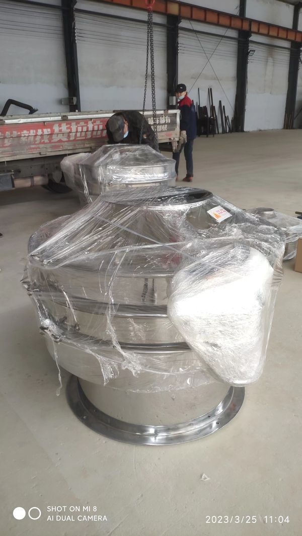 1000mm兩臺(tái)全不銹鋼和1200mm兩臺(tái)旋振篩已經(jīng)安排專車(chē)發(fā)貨..